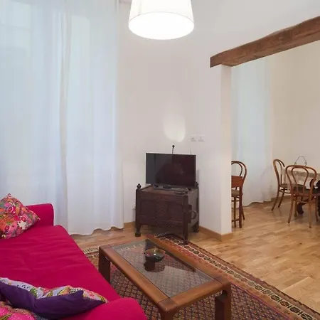 Del Filo Apartament *